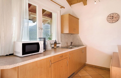 Lana Apartment | Apartment "Weinsepphof 5" with Mountain View, Pool, Wi-Fi, Garden & Balcony