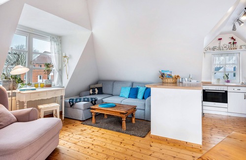 Wesselburen Apartment | Apartment 'Weitblick' with Balcony and Wi-Fi