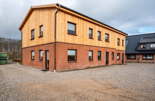 Westerholz Apartment | Apartment 'Wellenreiter' with Shared Garden and Wi-Fi