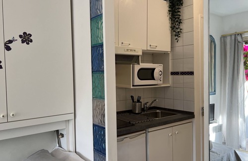 Villeneuve Loubet Beach Apartment | Apartment with large terrace 1 min from the beach!