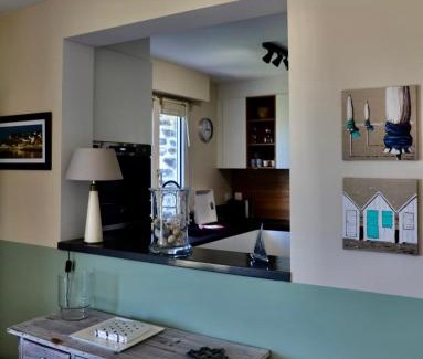 Barneville-Carteret Apartment | Apartment with a stunning 180 view & private garden 4 guests baby