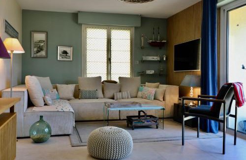 Barneville-Carteret Apartment | Apartment with a stunning 180 view & private garden 4 guests baby