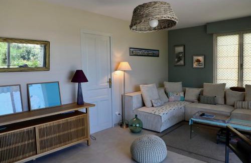 Barneville-Carteret Apartment | Apartment with a stunning 180 view & private garden 4 guests baby