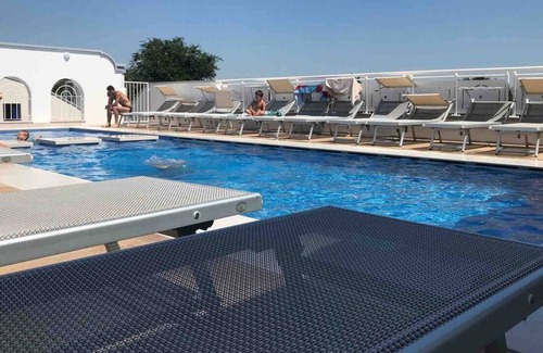 Duna Verde Apartment | Apartment with a terrace with grill