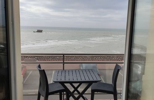 Le Portel Apartment | Apartment with balcony facing the sea for 4 people. Rated ⭐️⭐️⭐️ WIFI