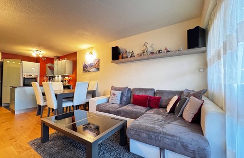 Megeve Apartment | Apartment with balconies on the snow front