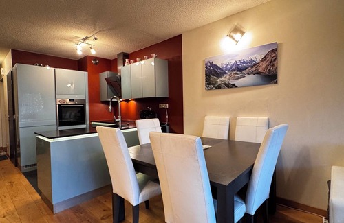 Megeve Apartment | Apartment with balconies on the snow front