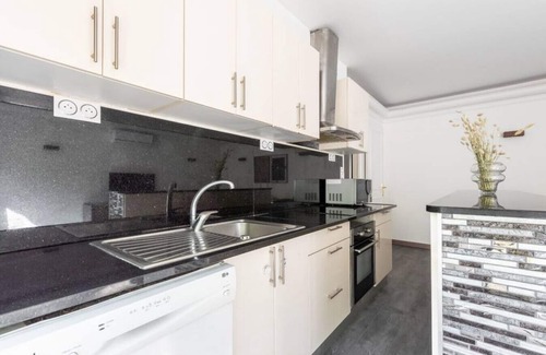 Combat Apartment | Apartment with balcony - Buttes Chaumont
