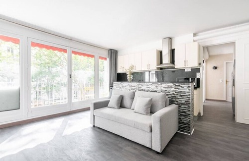 Combat Apartment | Apartment with balcony - Buttes Chaumont
