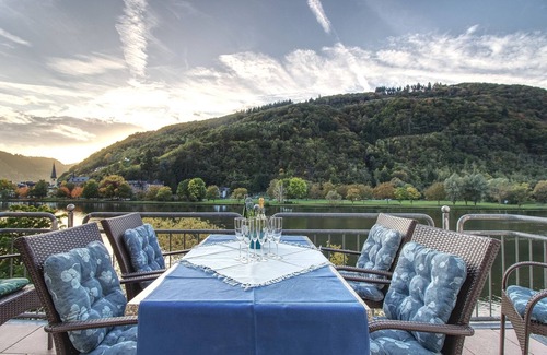 Bullay Apartment | Apartment with balcony directly on the banks and with a view of the Moselle