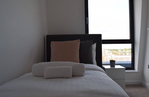 Havering Apartment | Apartment with Balcony at Morland House Apartments