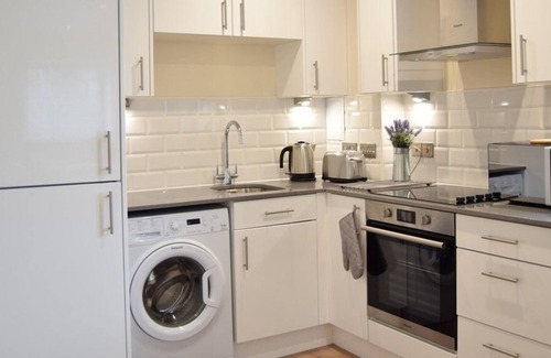 Havering Apartment | Apartment with Balcony at Morland House Apartments