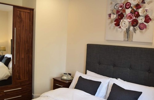 Havering Apartment | Apartment with Balcony at Morland House Apartments