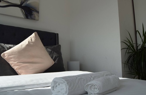Havering Apartment | Apartment with Balcony at Morland House Apartments