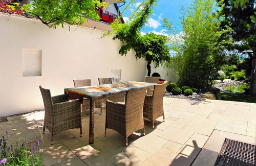 Waggershausen Apartment | Apartment with a beautiful terrace and large garden