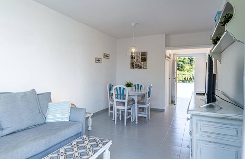 Sant Pol De Mar Apartment | Apartment with terrace on the beach 10min train