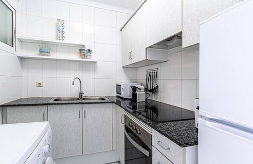 Sant Pol De Mar Apartment | Apartment with terrace on the beach 10min train