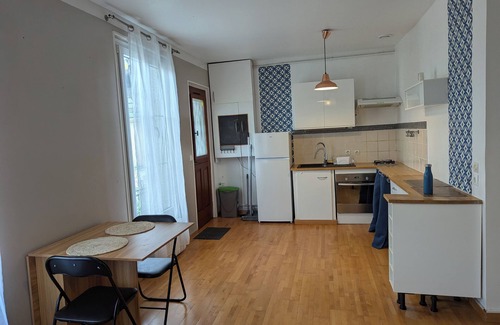 Viroflay Apartment | Apartment with garden