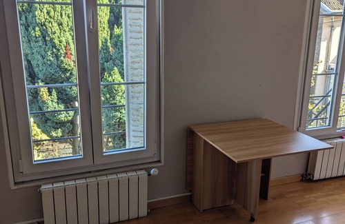 Viroflay Apartment | Apartment with garden