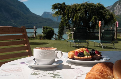 Molveno Apartment | Apartment with garden and lake view