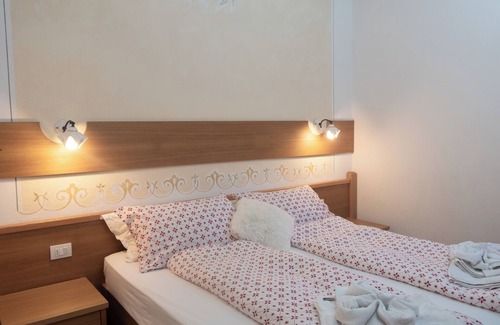 Molveno Apartment | Apartment with garden and lake view