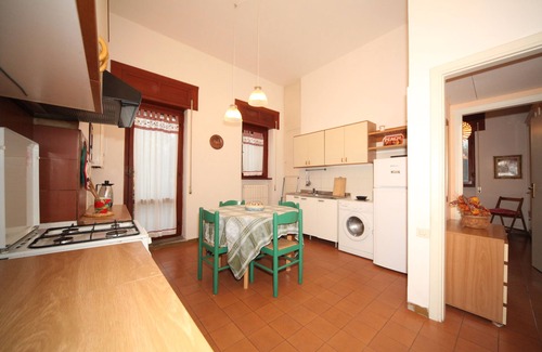 Tirrenia Apartment | Apartment with garden in villa 100 meters from the sea