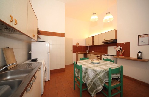 Tirrenia Apartment | Apartment with garden in villa 100 meters from the sea