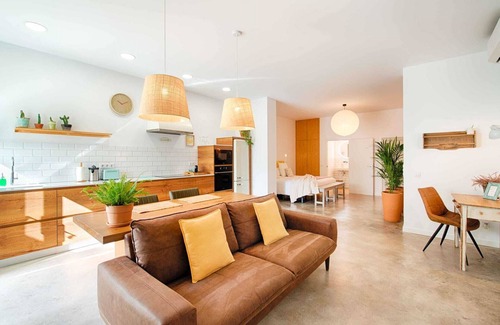 Figueres Apartment | Apartment with heated pool and garden.