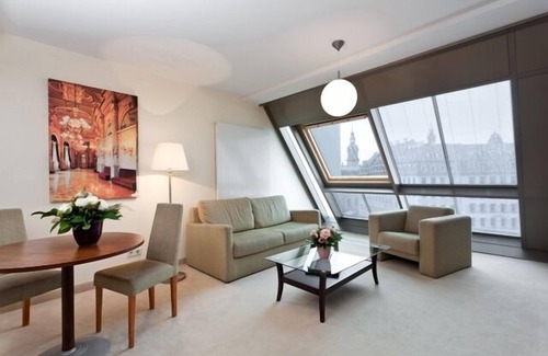 Innere Altstadt Apartment | Apartment with kitchen and bathroom