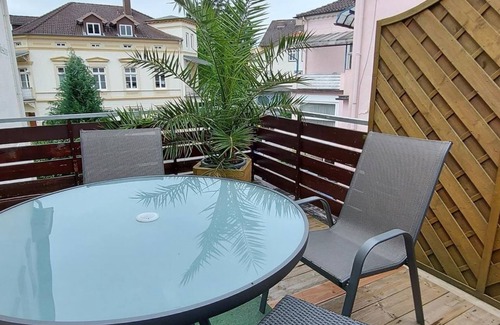 Bad Pyrmont Apartment | Apartment with large balcony - Parkschlösschen