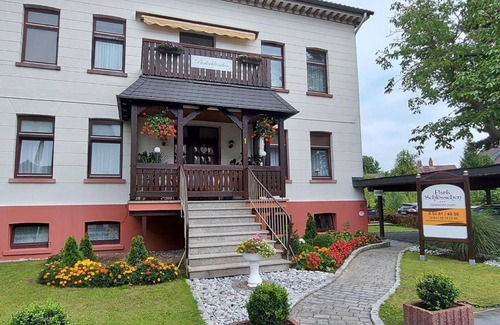 Bad Pyrmont Apartment | Apartment with large balcony - Parkschlösschen