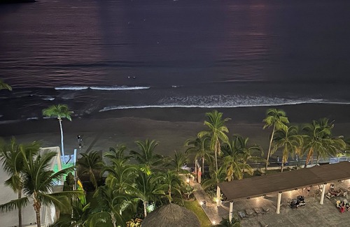 Zona Dorada Apartment | Apartment with ocean view at the beachfront golden zone Mazatlan