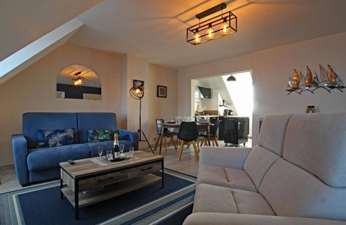 Barfleur Apartment | Apartment with port view: 1 bedroom, parking, Wi-Fi