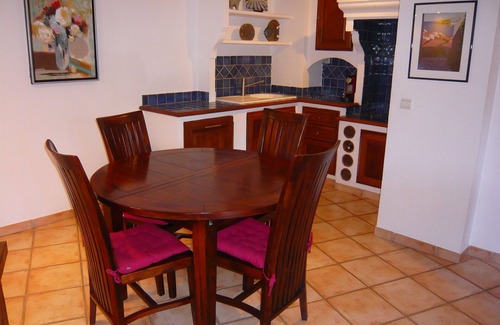 Ollioules House | Apartment with private pool surrounded by vegetation