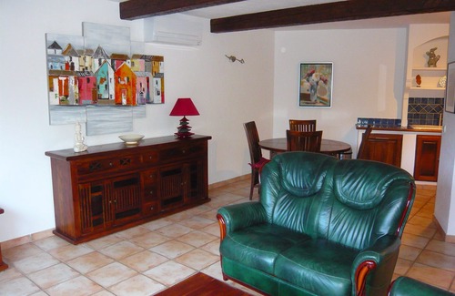 Ollioules House | Apartment with private pool surrounded by vegetation