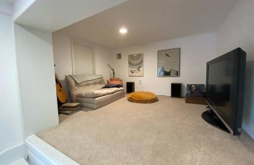 Topanga Apartment | Apartment with Private Deck & Mountain Views