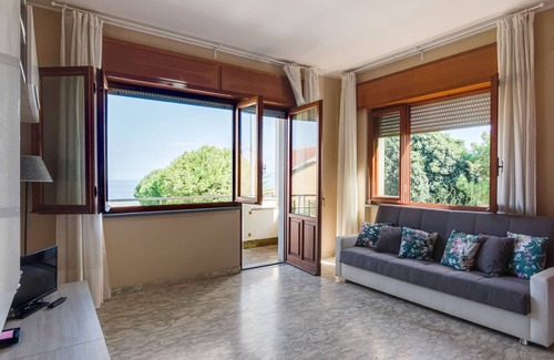 Briatico Apartment | Apartment with sea view