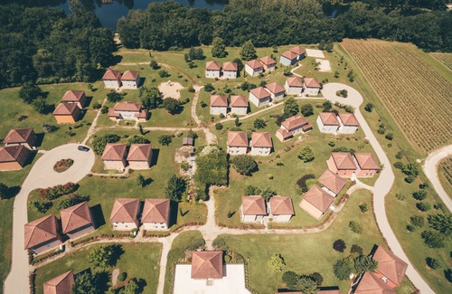 Prayssac Apartment | Apartment with Seasonal Pool and WIFI in the Lot