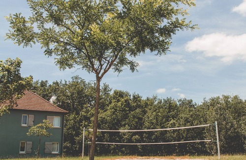 Prayssac Apartment | Apartment with Seasonal Pool and WIFI in the Lot