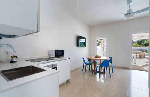 Cornino Apartment | Apartment with small pool and sea 50 meters away