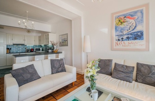 Les Baumettes Apartment | Apartment with spectacular sea view fronting the Promenade Des Anglais in Nice