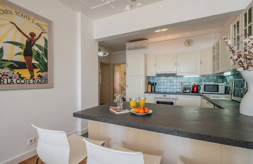 Les Baumettes Apartment | Apartment with spectacular sea view fronting the Promenade Des Anglais in Nice