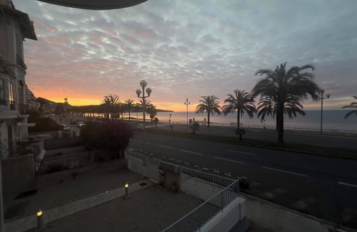 Les Baumettes Apartment | Apartment with spectacular sea view fronting the Promenade Des Anglais in Nice