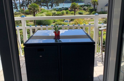 Fouesnant Apartment | Apartment with terrace, sea view, beach 20 metres away, swimming pool and garden!