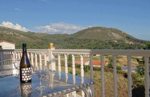 Larino Apartment | Apartment with views Maeloc 4