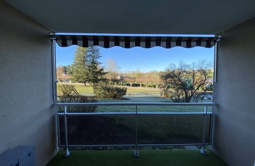 La Roche-Posay Apartment | Apartment with WIFI and Pets Allowed, Near Thermal Baths in La Roche-Posay