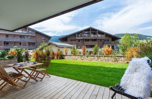 Megeve Apartment | Apartment with Wellness Area and Mountain Views in Megève