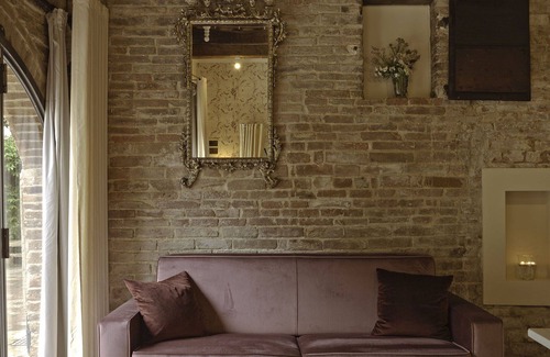 Chiusi Other | Apartment with WIFI, private pool, A/C, TV, veranda, pets allowed, parking, close to Montepulciano