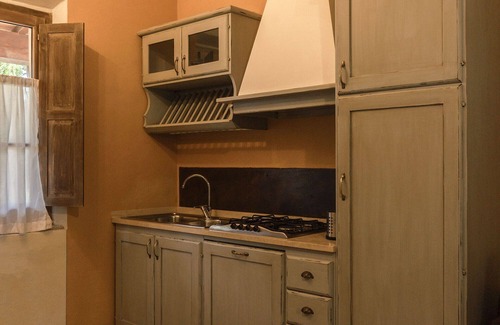 Chiusi Other | Apartment with WIFI, private pool, A/C, TV, veranda, pets allowed, parking, close to Montepulciano