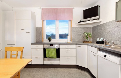 Meckenbeuren Apartment | Apartment 'Wohnung Beim Obsthof' with Mountain View and Wi-Fi